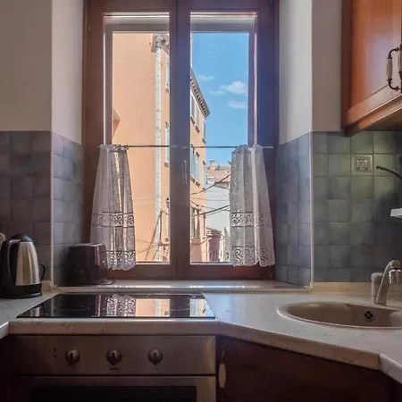 Apartment In Mit Terrasse Und Meerblick Rovinj